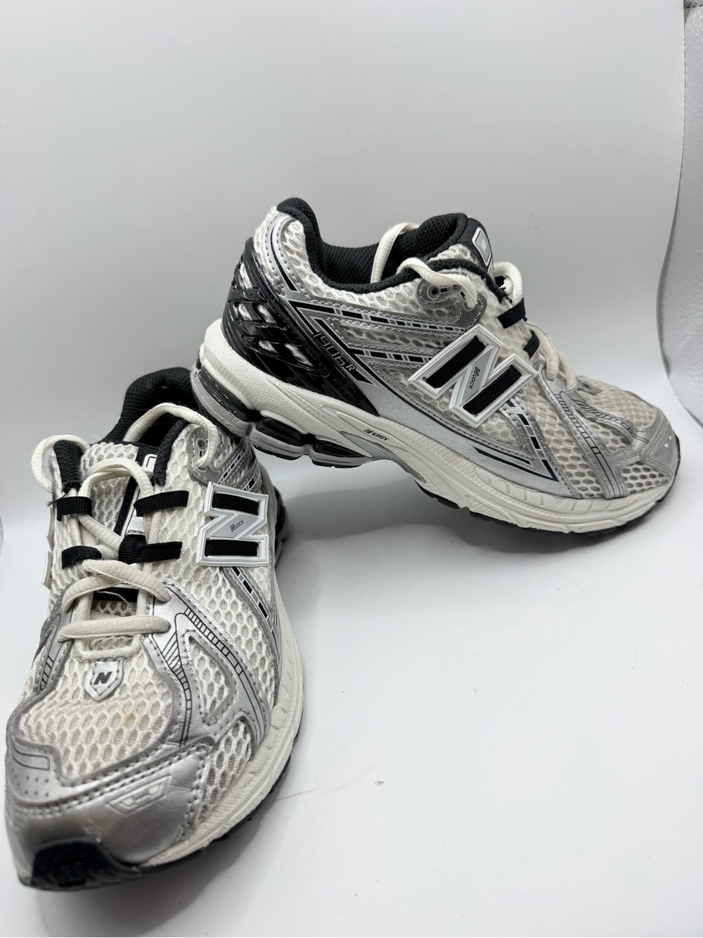 New Balance White, Silver & Black Mesh Running Shoes